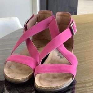 Noat Cross Strap Sandels Size EU40 (US 9)
